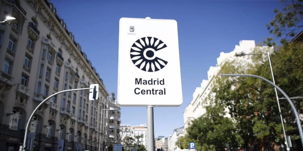 Vehículos sin distintivo, vetados también para residentes desde enero.
