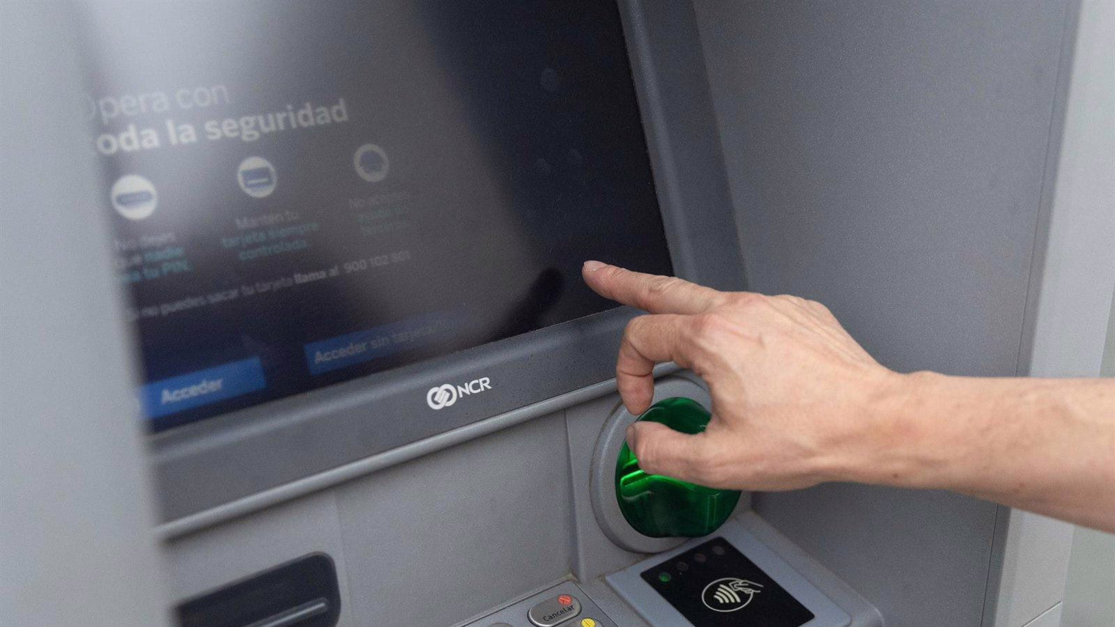 Para 2026, todos los municipios de la Comunidad de Madrid contarán con cajeros automáticos.