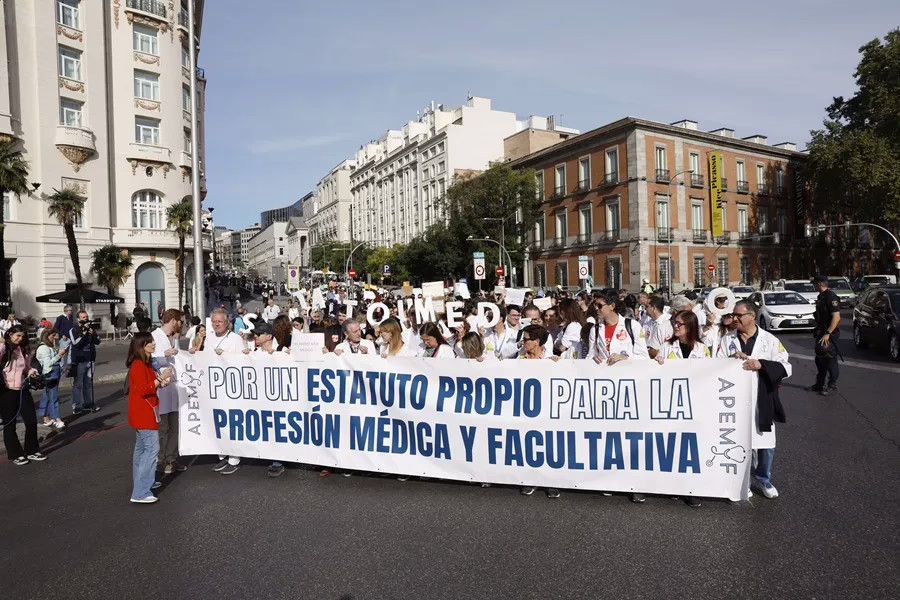 Médicos reanudan la huelga en protesta por el Estatuto Marco propuesto por Sanidad.