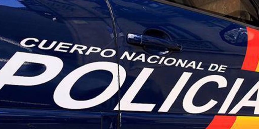 Tres arrestados en Usera (Madrid) por agredir sexualmente a la hija menor de uno de ellos.