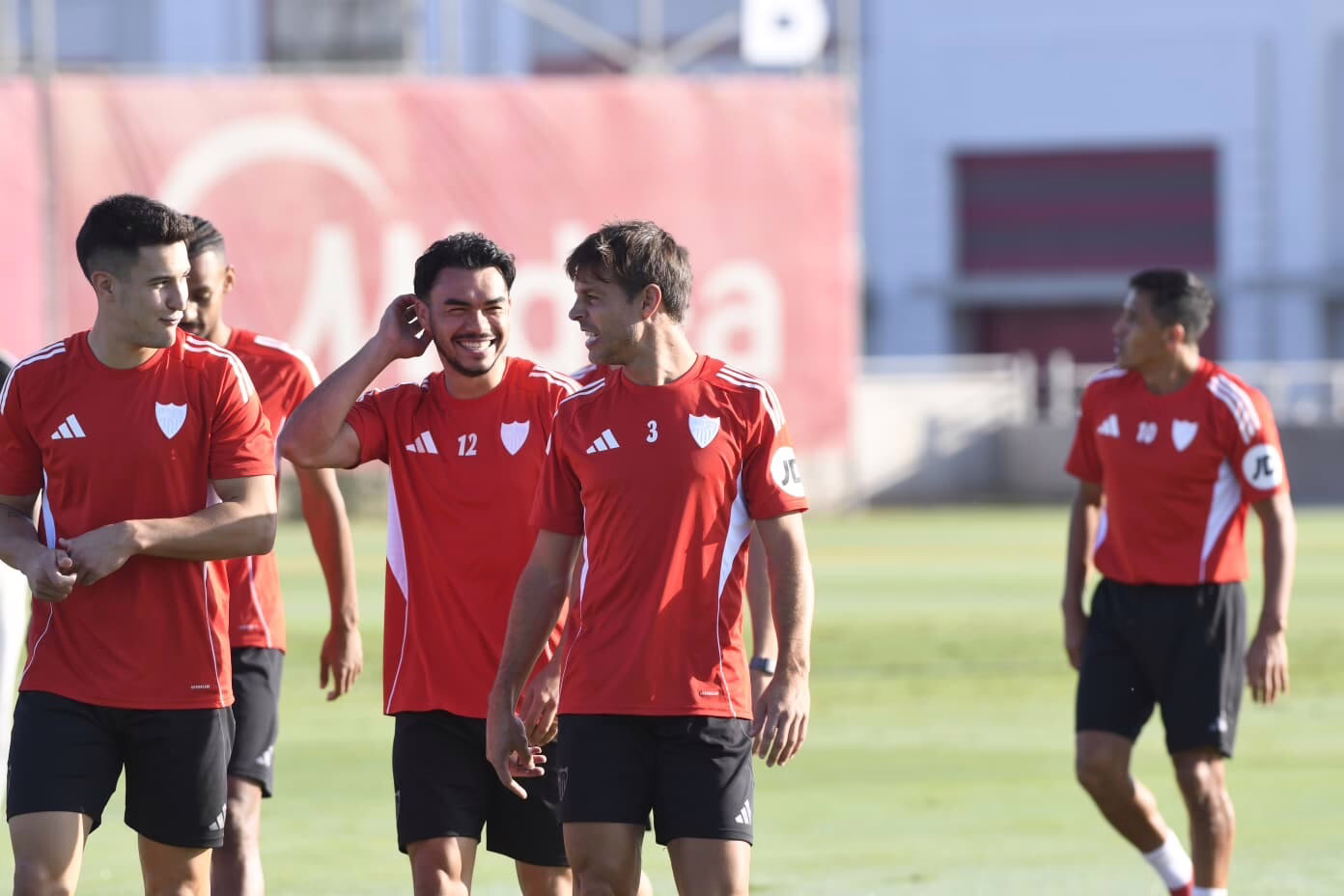 El Sevilla FC se alista para el partido contra el Barça sin Januzaj.