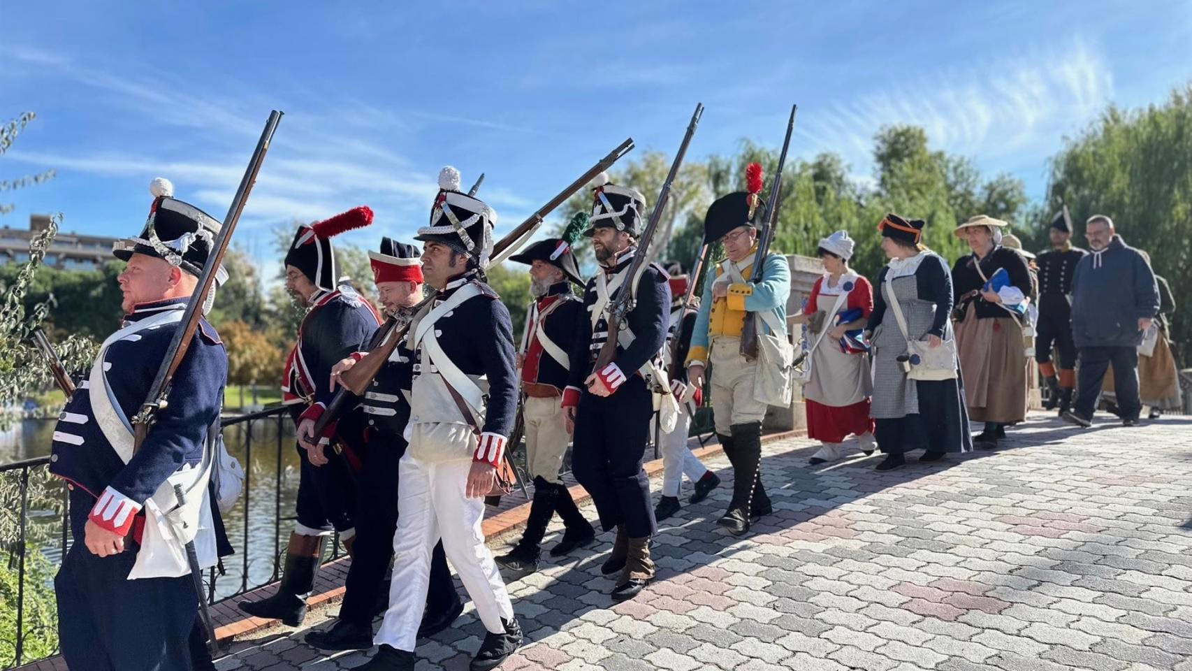 Numerosos recreadores históricos celebran en Talavera el 216 aniversario de la batalla que definió su historia.