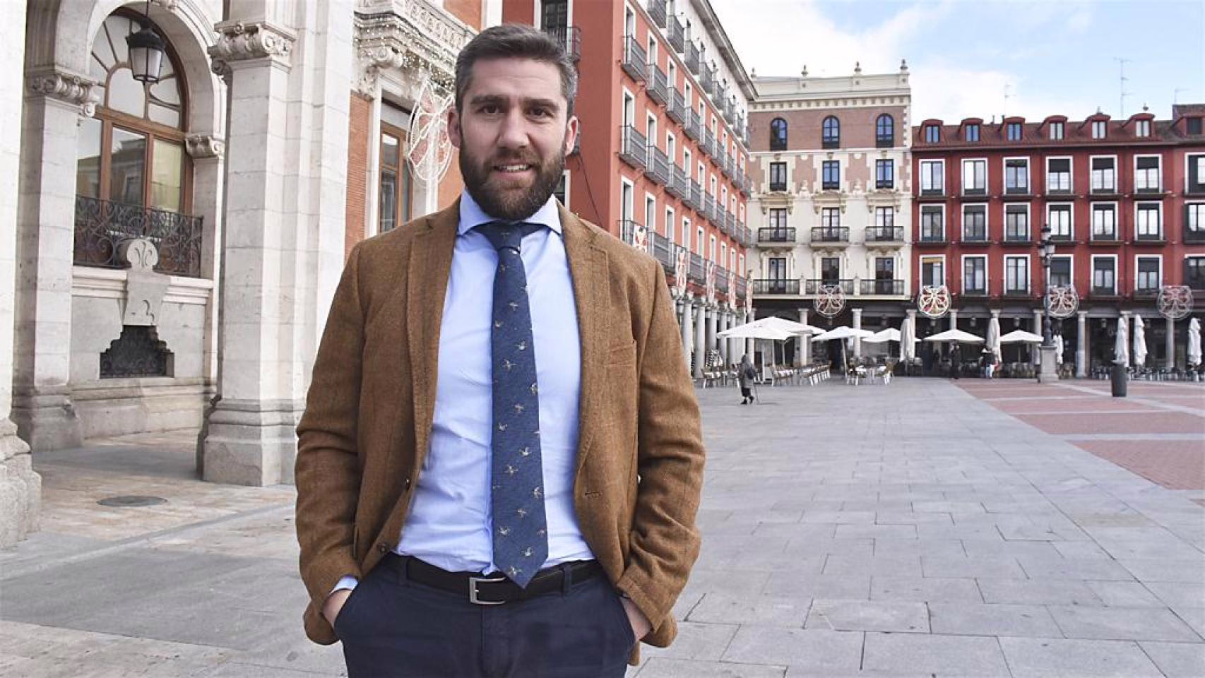 Valladolid se encuentra en una mejor situación: superávit proyectado para 2024 y reducción de la deuda por persona a 700 euros.