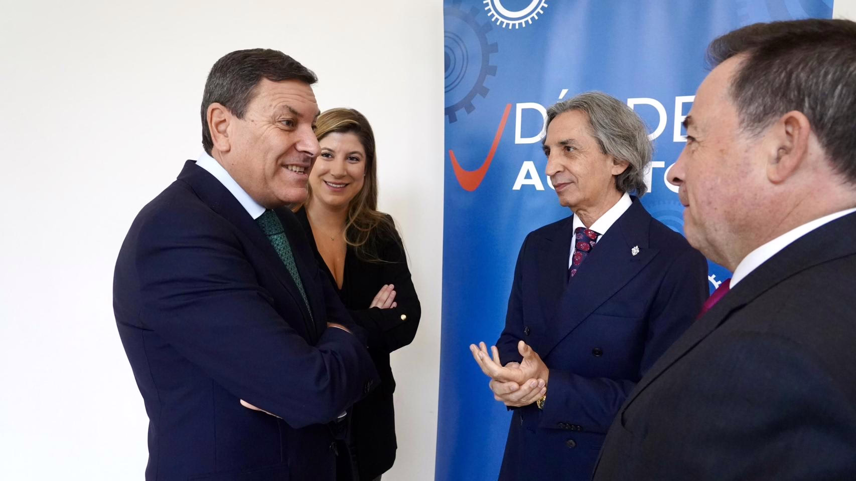 La Junta acepta discutir los presupuestos incluso durante el fin de semana y solicita una “actitud constructiva” de todos los grupos.