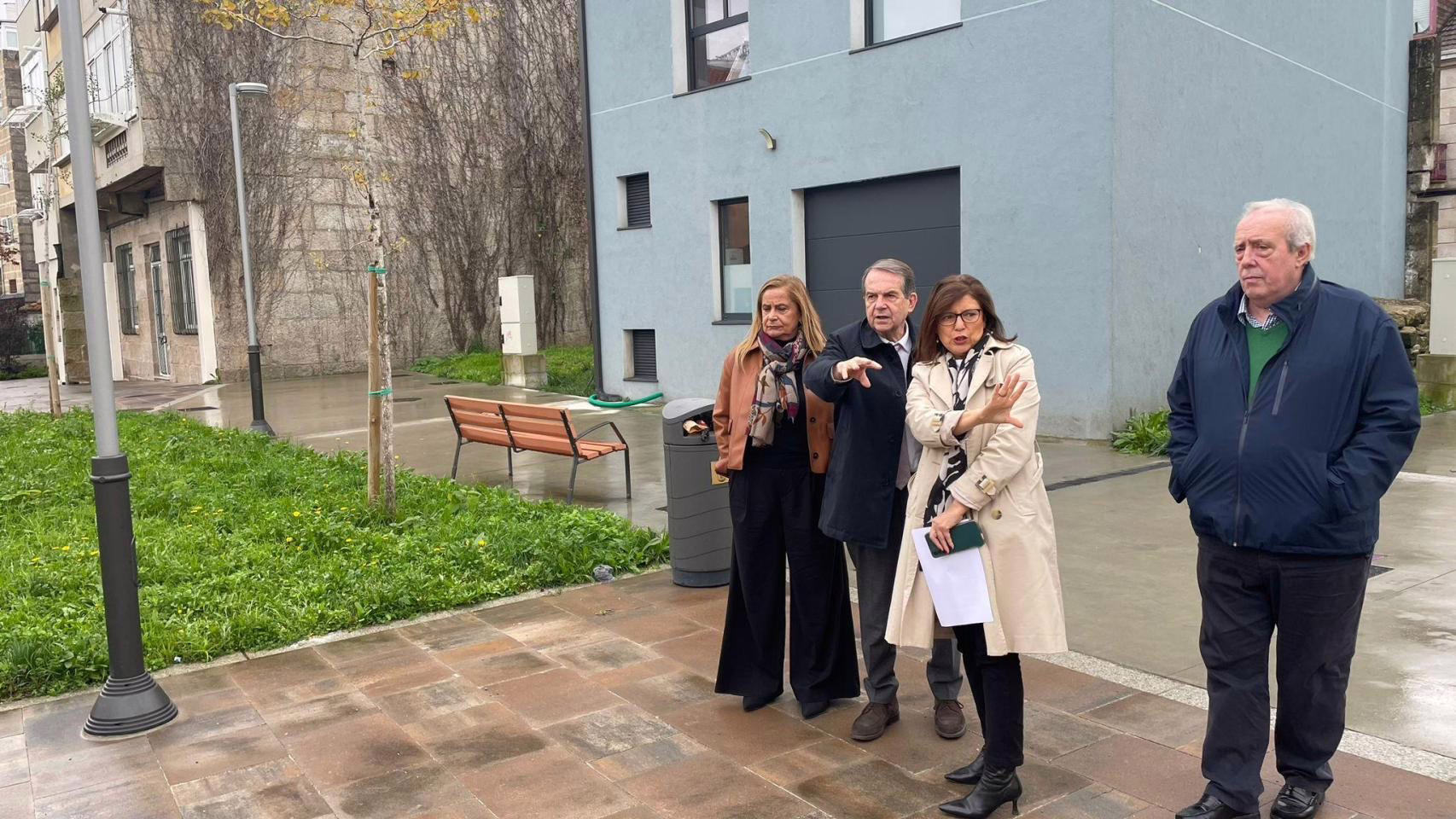 El Ayuntamiento de Vigo transforma una zona deteriorada de Bouzas en una plaza pública.