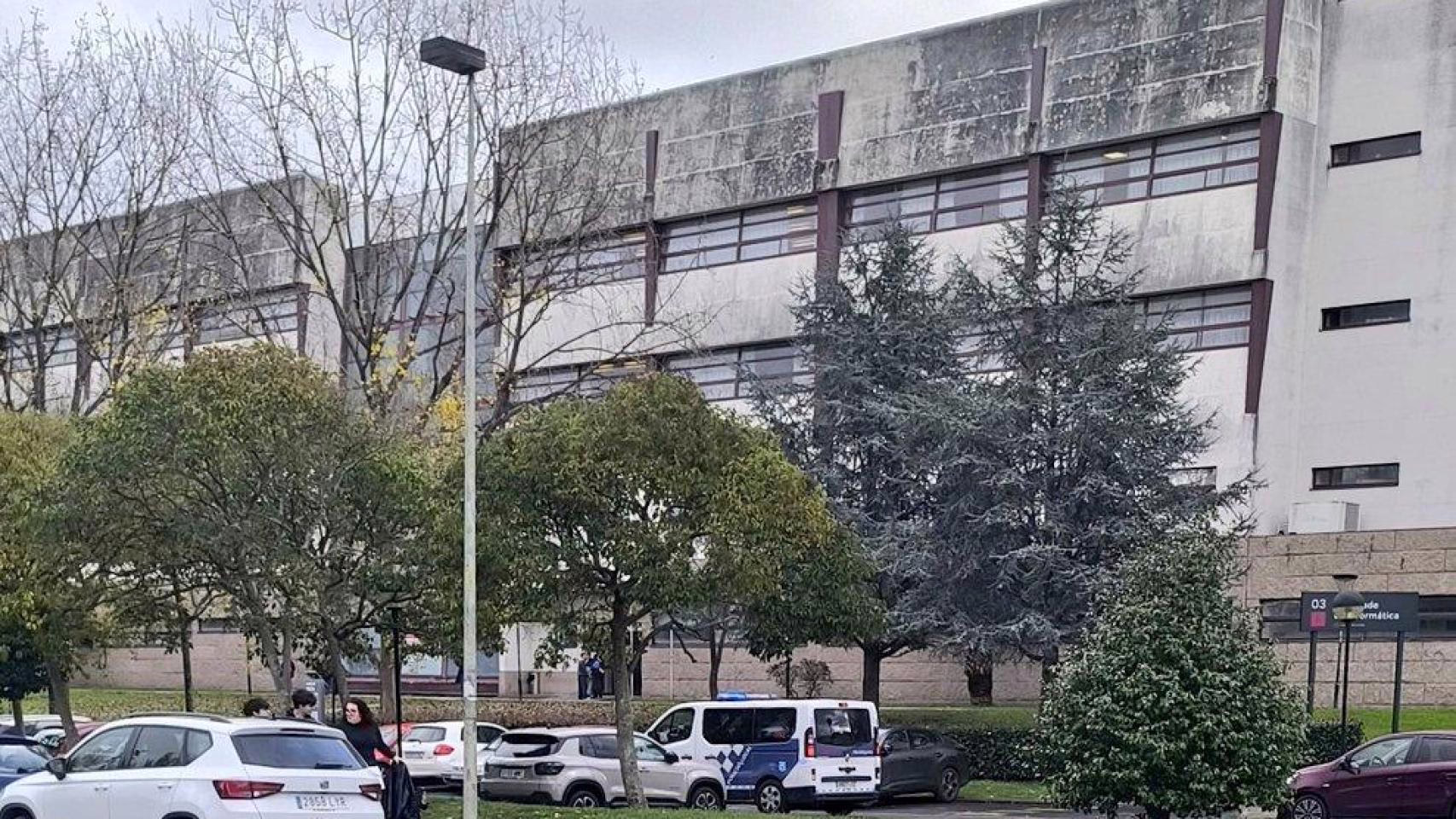 Una alerta de bomba falsa en la Universidad de A Coruña requiere la intervención de la Policía.