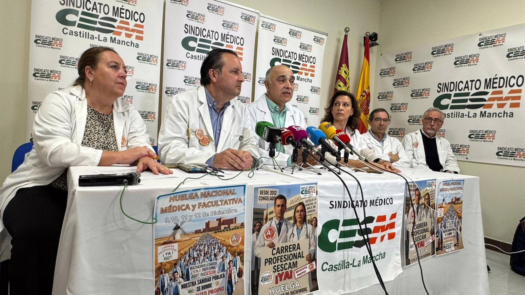 Convocan a los médicos de Castilla-La Mancha a una huelga de cuatro días en diciembre para demandar la carrera profesional.