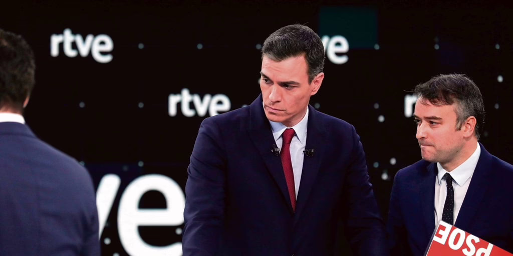 Sánchez reintegra a Redondo y Salazar como consultores externos.