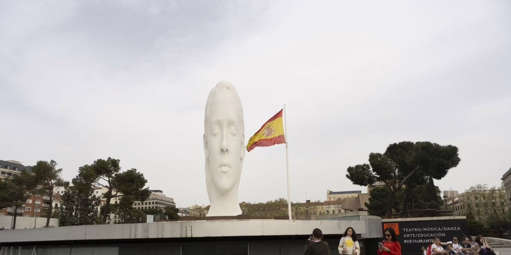 La escultura de Plensa se actualiza por séptima vez.