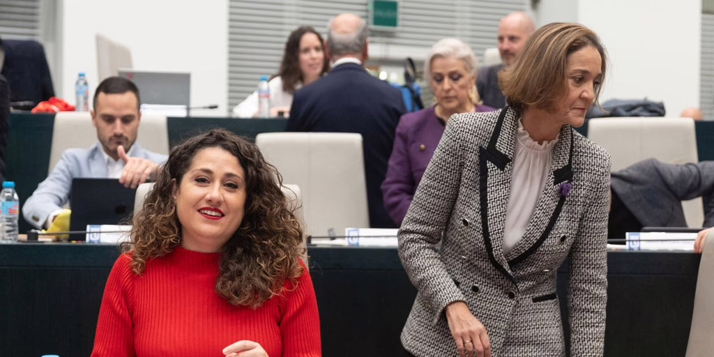 Maroto se retira del pleno y advierte a Almeida sobre posibles acciones legales por las acusaciones de corrupción.