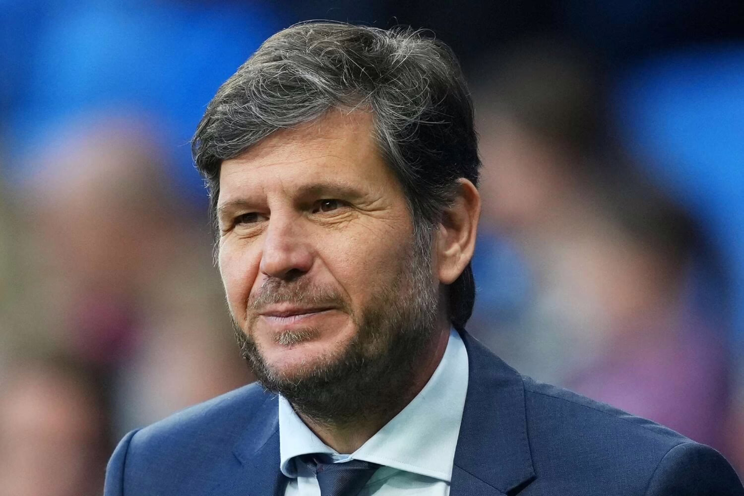 Mateu Alemany advierte a los reservas del Atlético y señala que el mercado de invierno podría presentar cambios significativos.