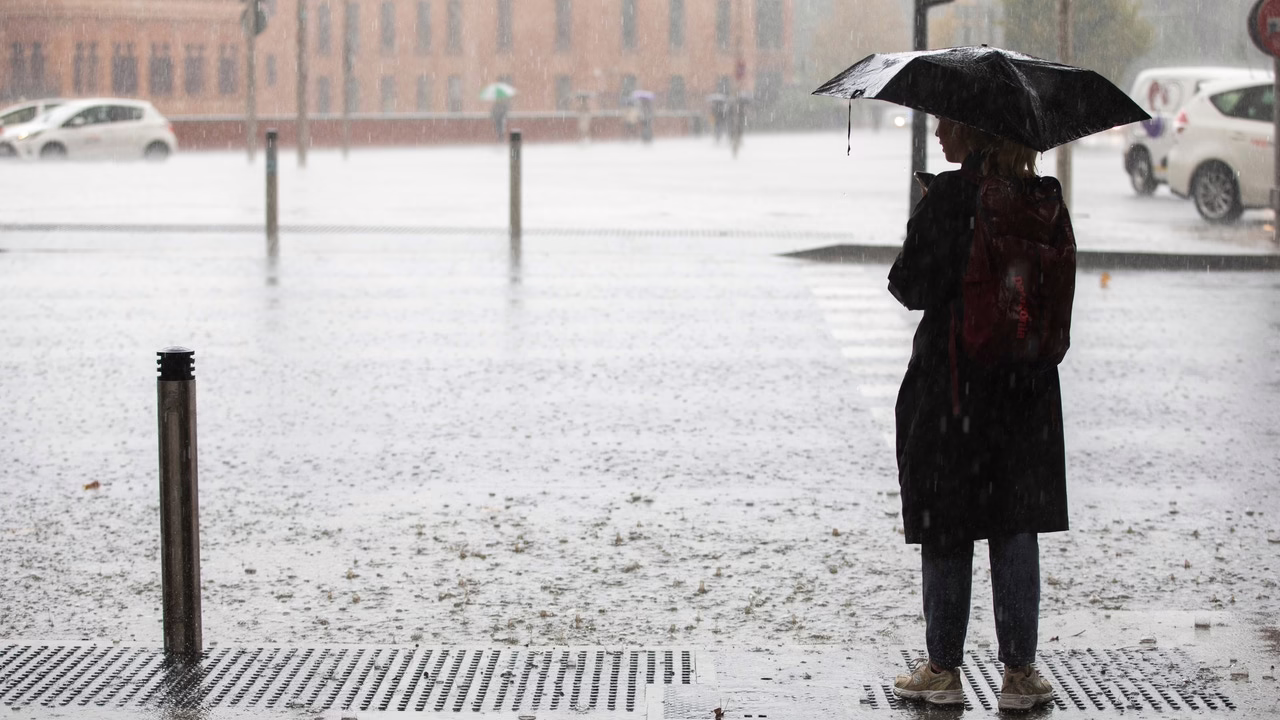 Las nubes y las lluvias invaden Madrid.