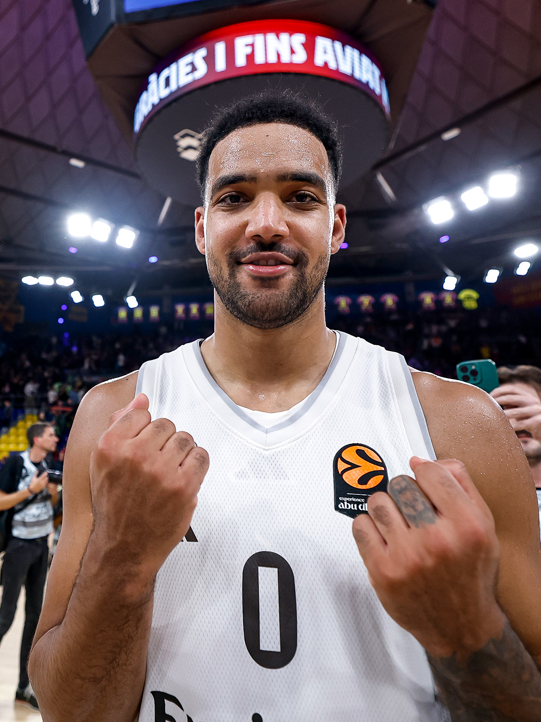 Trey Lyles celebra la victoria en el Clásico.