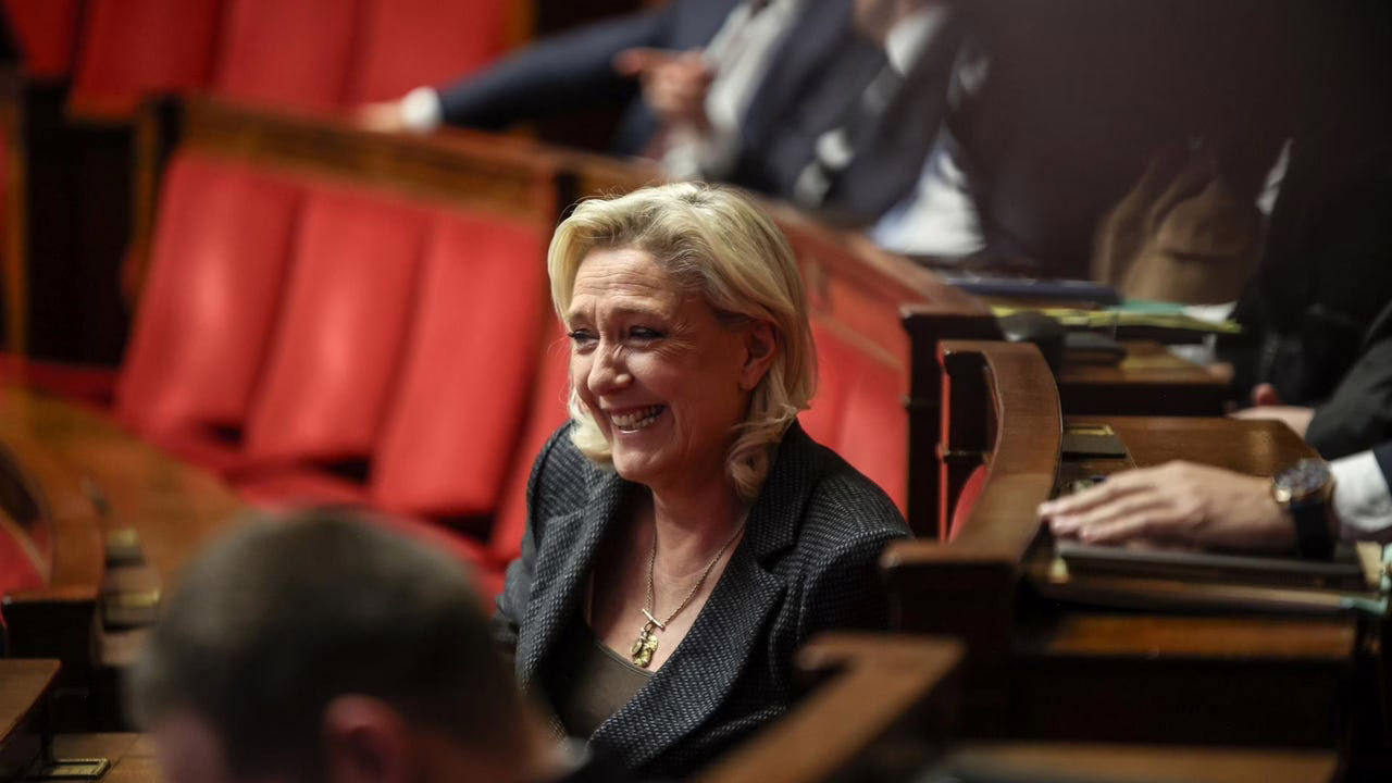 El Consejo de Estado francés confirma la remoción de Le Pen como consejera del departamento.