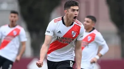 Se fue libre de River, la rompe en Francia y debutó en la Selección: la historia de Panichelli