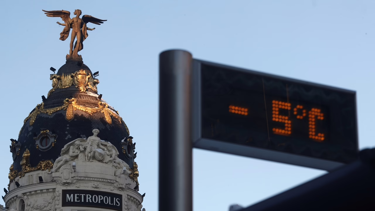 Caída brusca de las temperaturas en Madrid debido a la llegada de aire polar ártico: se esperan 0 grados el martes.