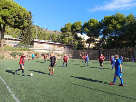 En el Walking Football, las normas para que no haya lesiones son muy estrictas: ni entradas por detrás ni 2 contra 1