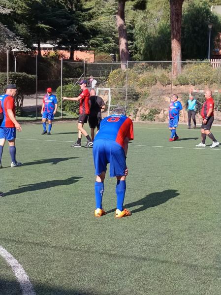 Tras el tiempo reglamentario, algunos jugadores acusan el esfuerzo pero nadie les quita el buen rato y el excelente ejercicio físico