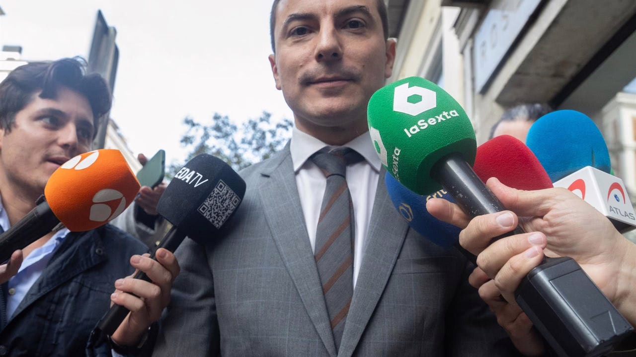 Juan Lobato apoya la idea de anticipar las elecciones generales: "Sería completamente lógico"