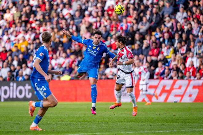 Raúl Asencio frente al Rayo Vallecano (Cordon Press)