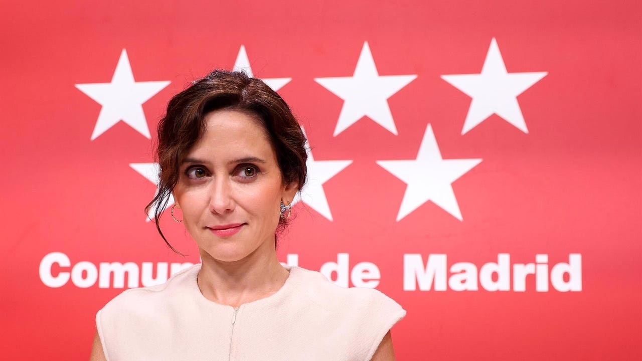 Ayuso propone una nueva legislación para regular la inteligencia artificial en los procesos administrativos.