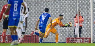 El guardameta Horatiu Moldovan debutó con el Real Oviedo.