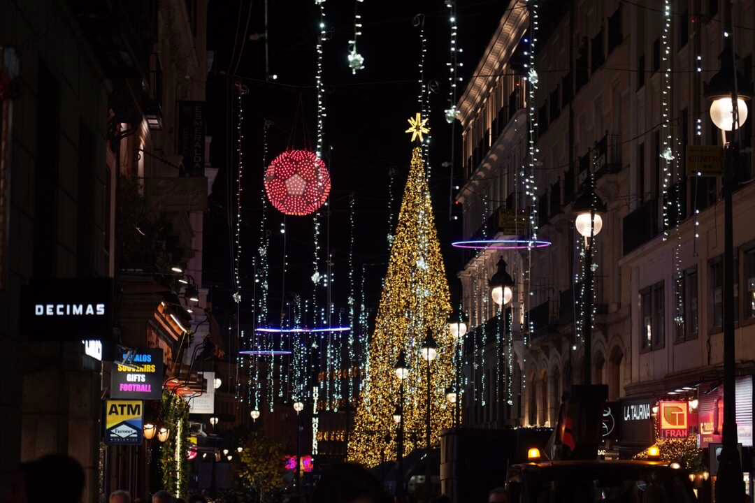 Iluminación en más de 240 ubicaciones.