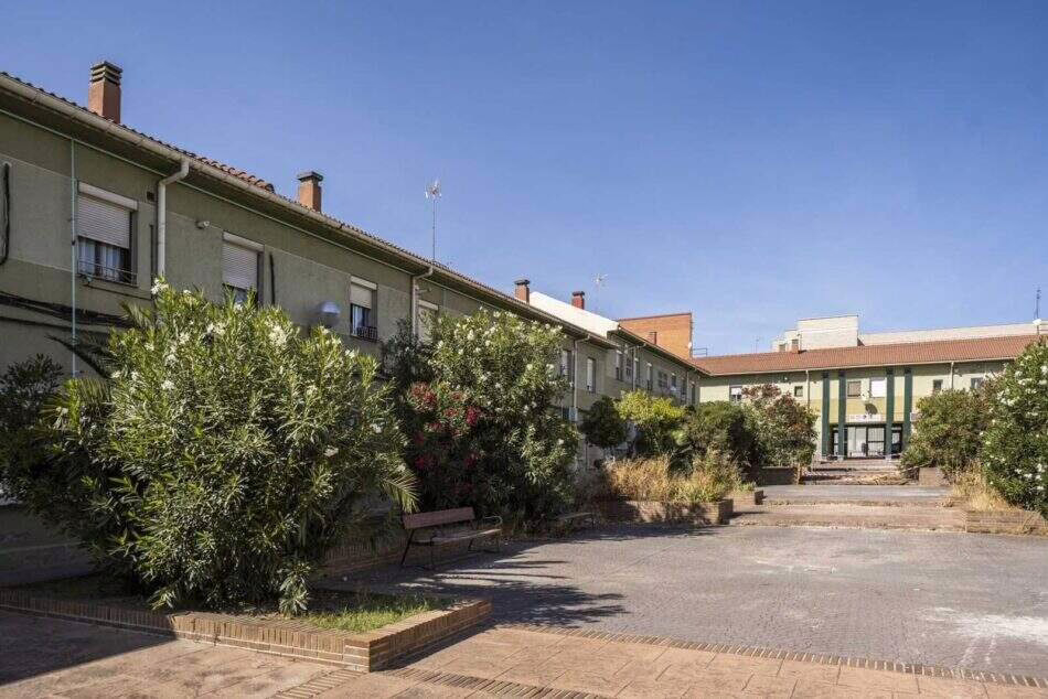 Hábitat24 denuncia desalojos en la Colonia San Carlos y acusa al Ayuntamiento de Madrid de aprovecharse de terrenos públicos.