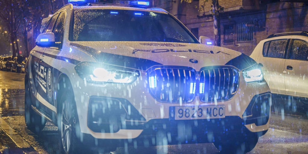 Solicitan ayuda para localizar al conductor que hitó a una mujer en Vallecas y se escapó.