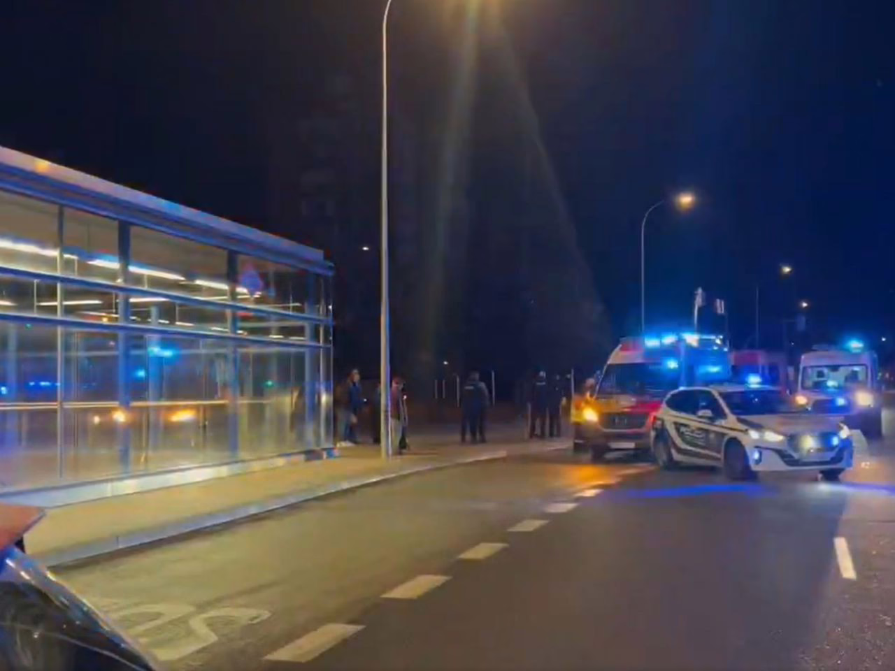 Accidente serio en Villaverde: Mujer de 40 años lesionada por un vehículo VTC en un cruce peatonal.