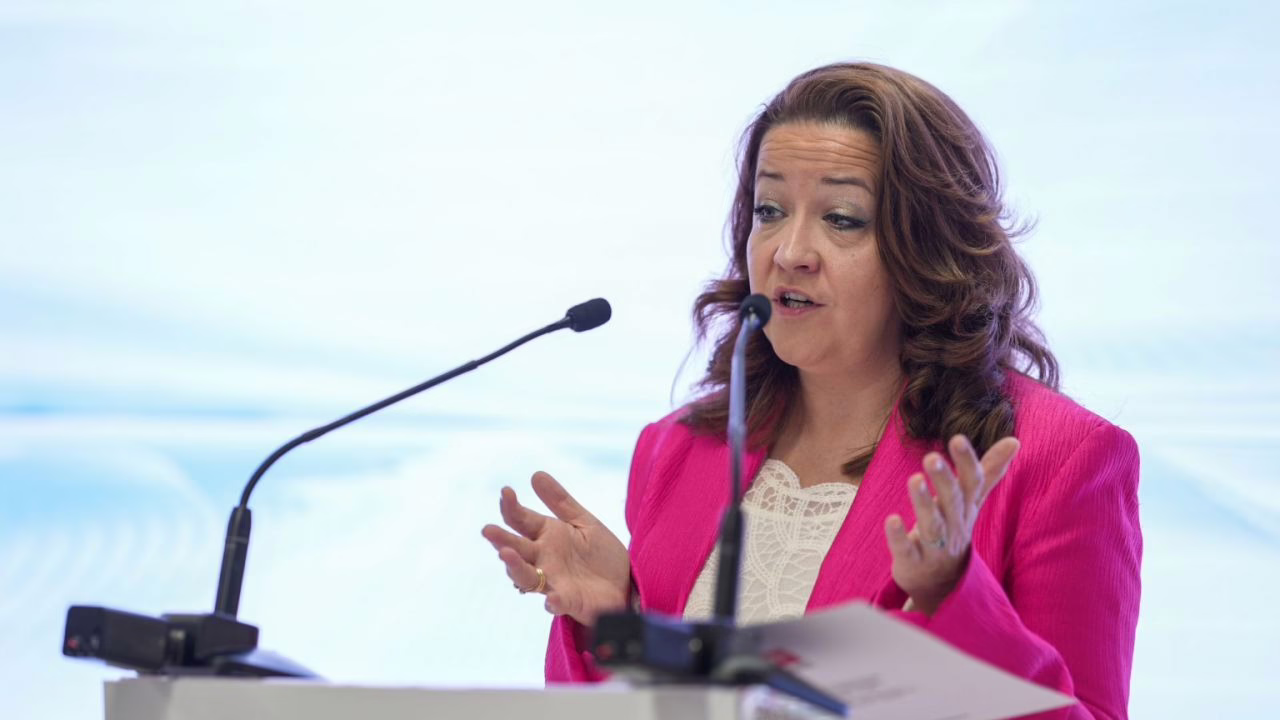 La Consejería de Sanidad de Madrid rechaza acusaciones sobre fallos en la detección temprana del cáncer de colon y responde a las críticas políticas.