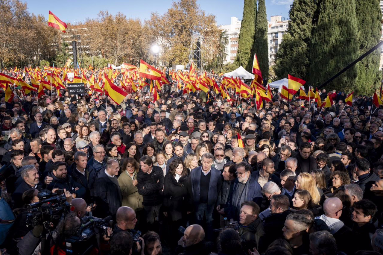 Gran manifestación del PP en el Templo de Debod en contra de la corrupción y demandando elecciones.