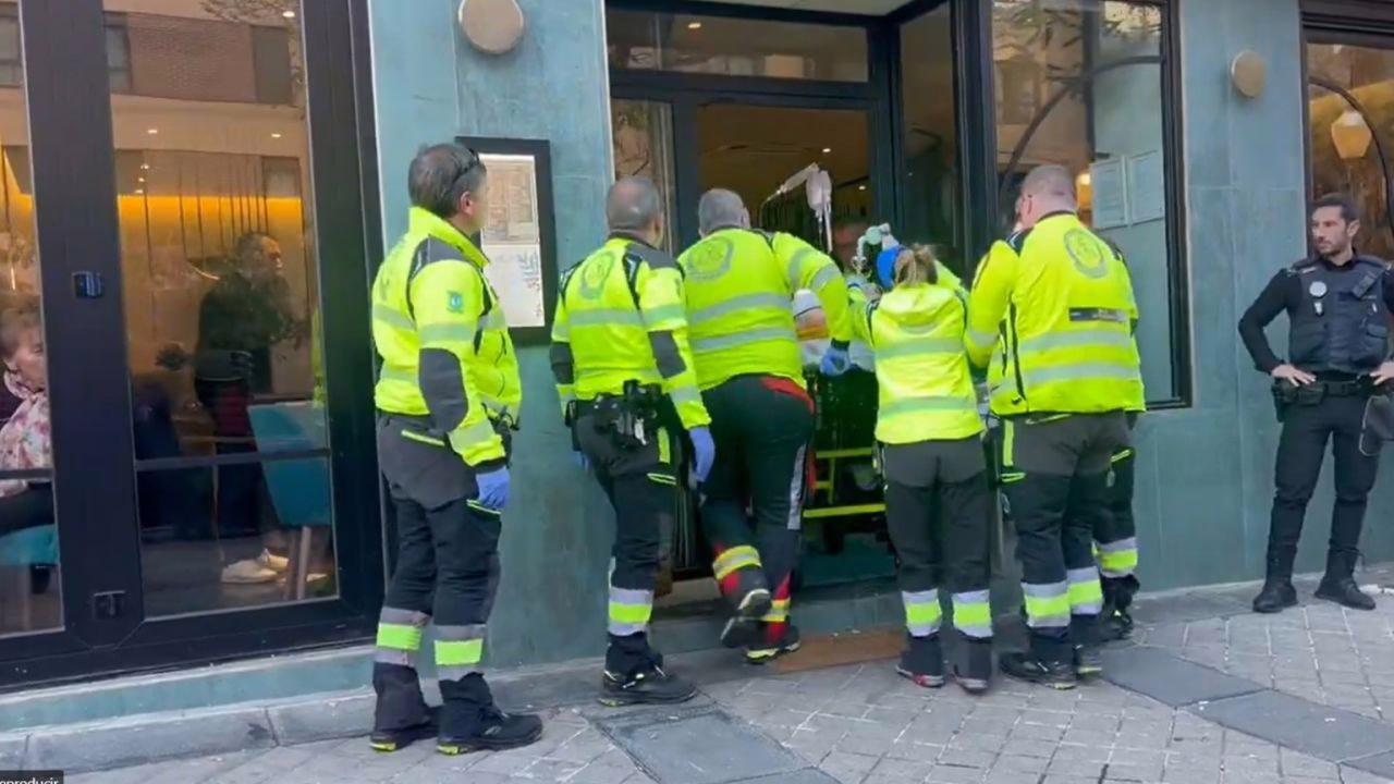 Mujer de 68 años en estado crítico tras un atragantamiento en un restaurante de Arganzuela: Relevancia de la reanimación cardiopulmonar y primeros auxilios.