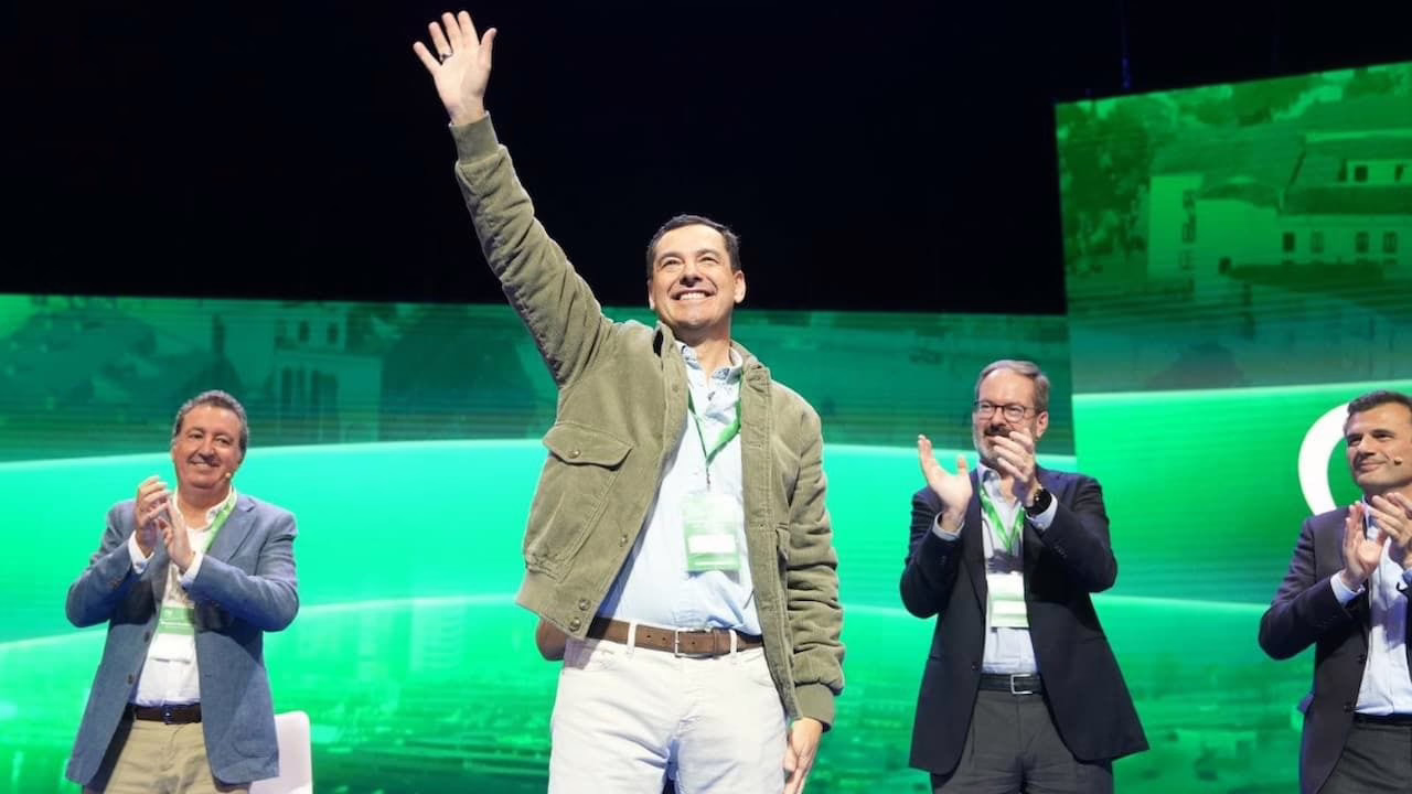 La crisis de los cribados no afecta a Moreno Bonilla: vuelve a ser elegido como líder del PP en Andalucía.