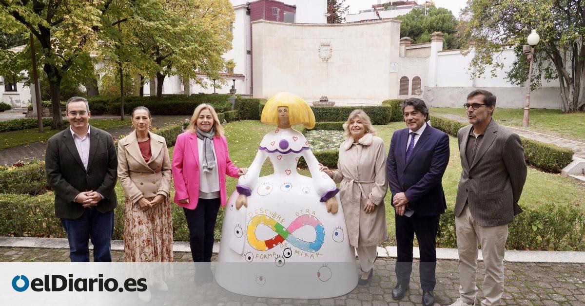 Almeida destina 60.000 euros de fondos públicos a adquirir copias de las 'meninas policía' al promotor del proyecto.