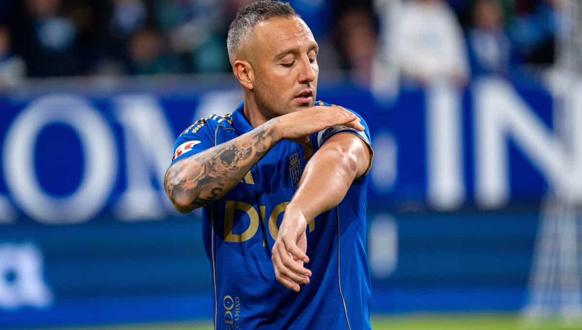 Santi Cazorla apoya a Xabi Alonso: "Cuando no se obtienen victorias, se generan críticas, especialmente en el Real Madrid. Lo veo sereno".
