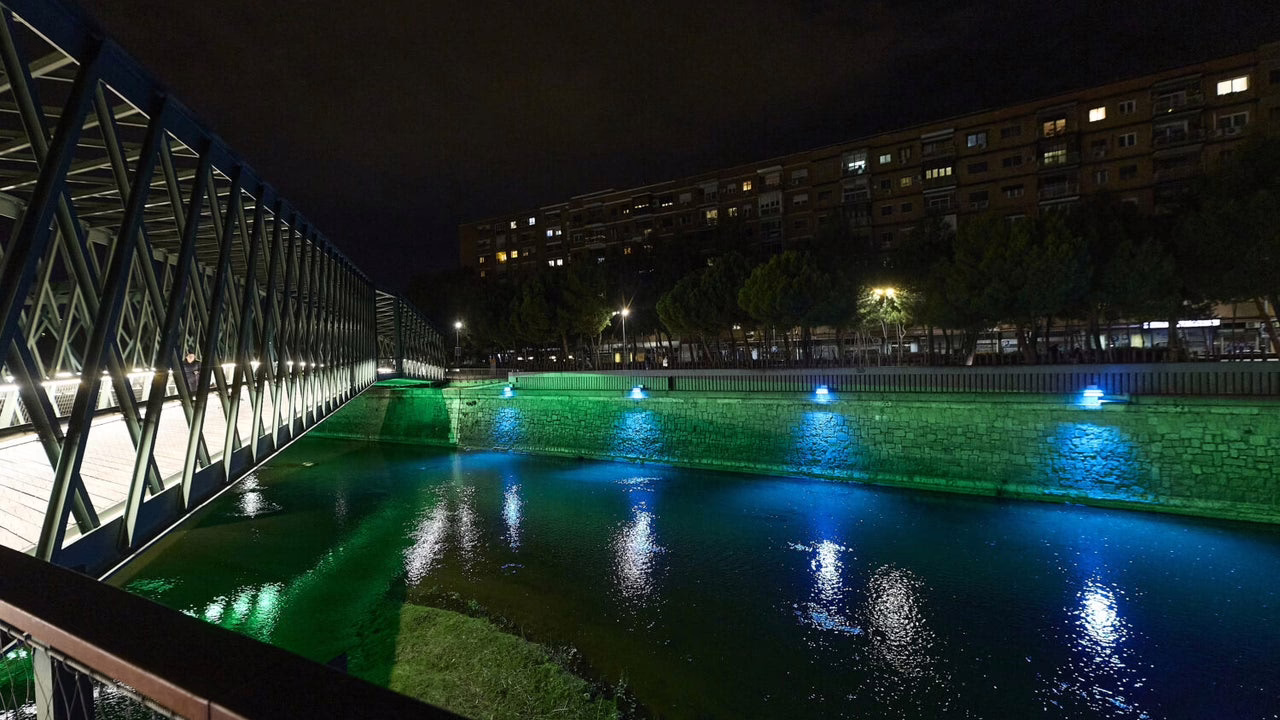 El Manzanares presenta su nueva iluminación.