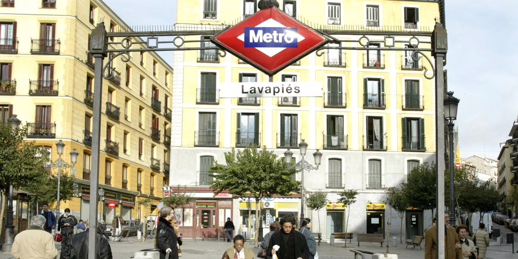 El fiscal solicita seis años de prisión y expulsión del país por un ataque homófobo en el Metro.