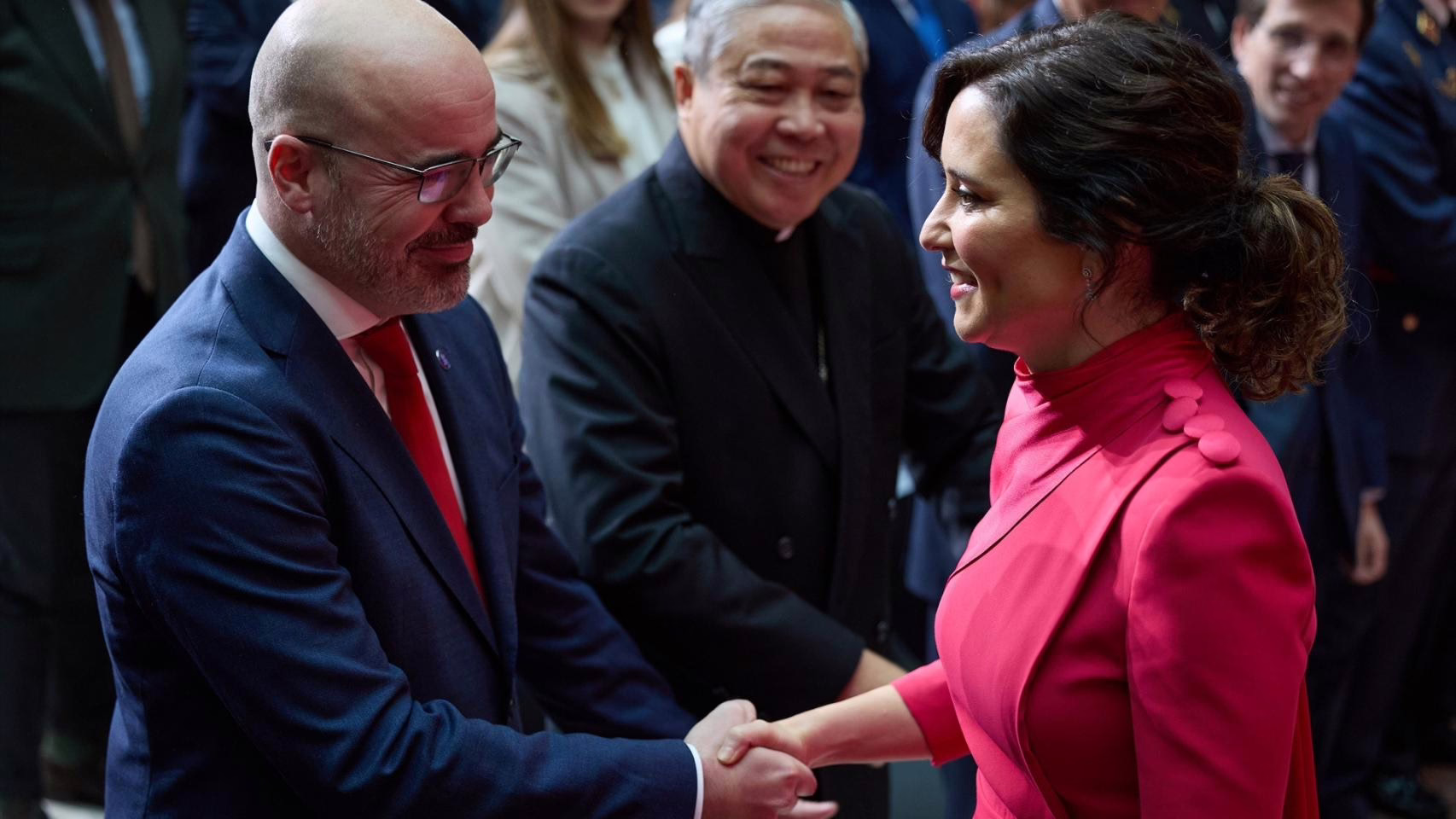 El Gobierno llevará a cabo dos ceremonias en Madrid por el Día de la Constitución debido a que Ayuso no ha extendido una invitación al delegado de Sánchez.