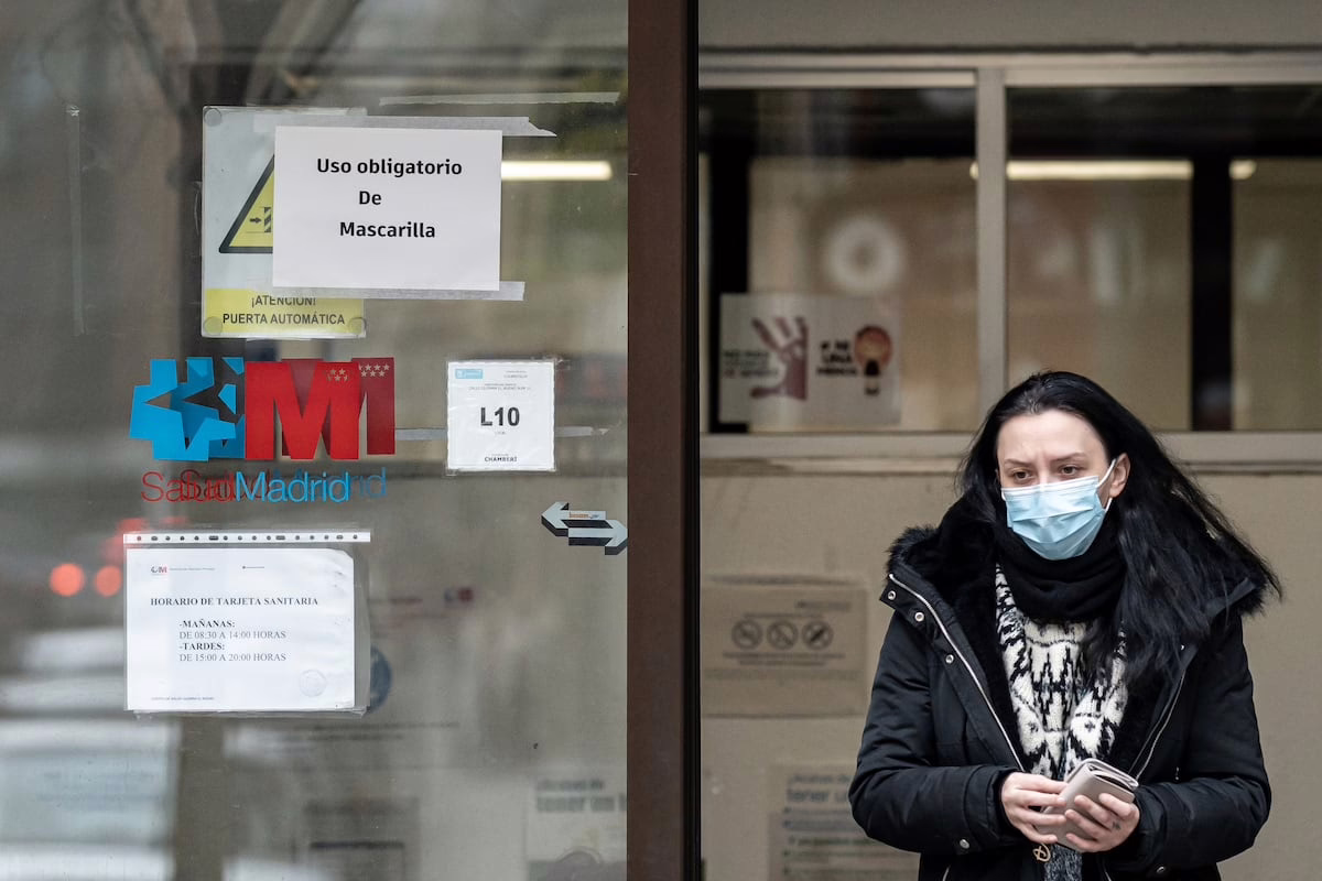 La creciente ola de gripe impulsa la creación de un plan para el uso de mascarillas en toda España: Sanidad y las comunidades del PP acercándose a un consenso | Sociedad