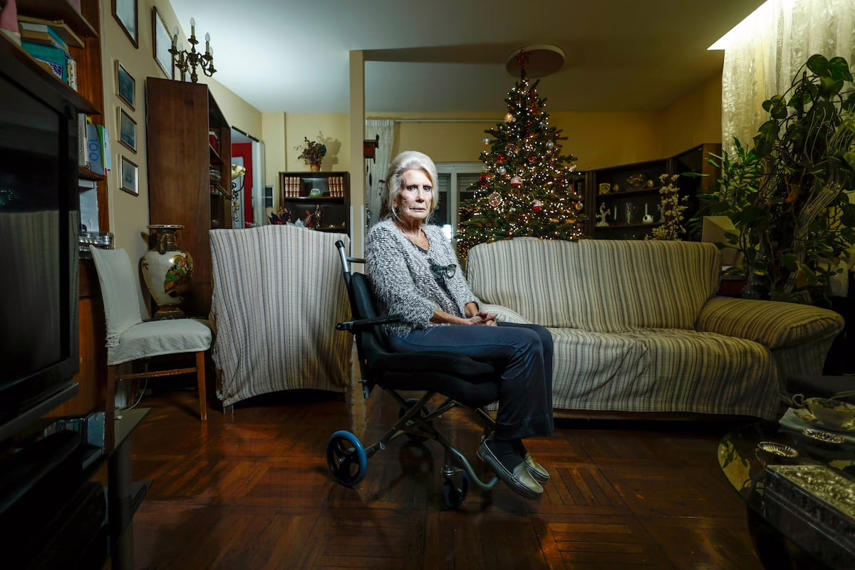 María, víctima de ETA y con discapacidad, presionada por un fondo para desocupar su hogar | Noticias de Madrid