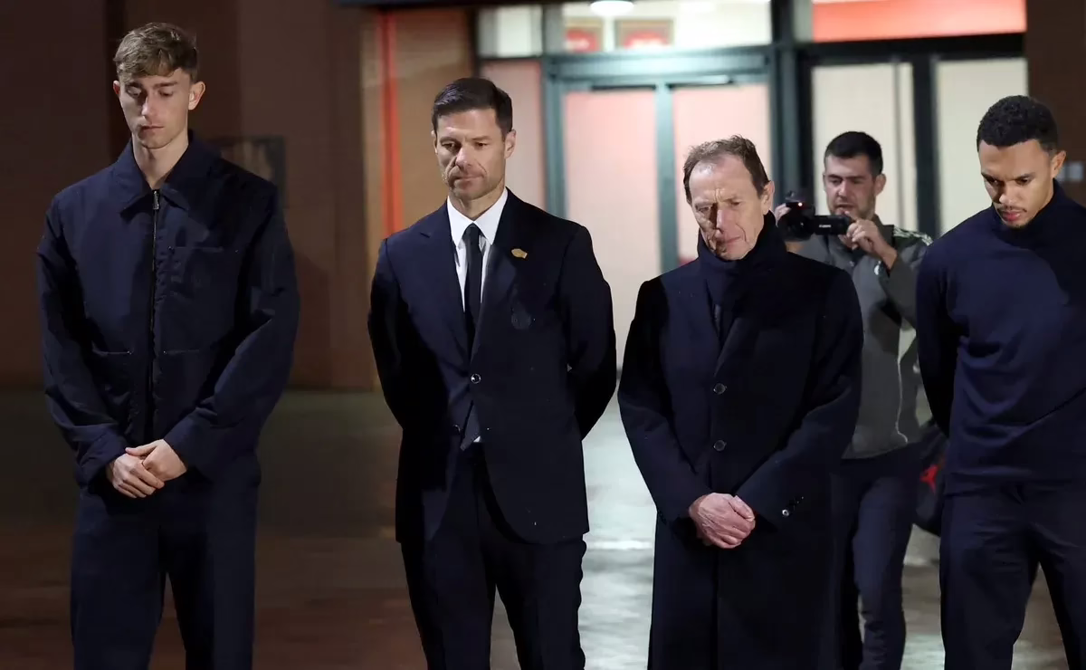 Xabi Alonso y Trent rindieron emotivos tributos a Diogo Jota.