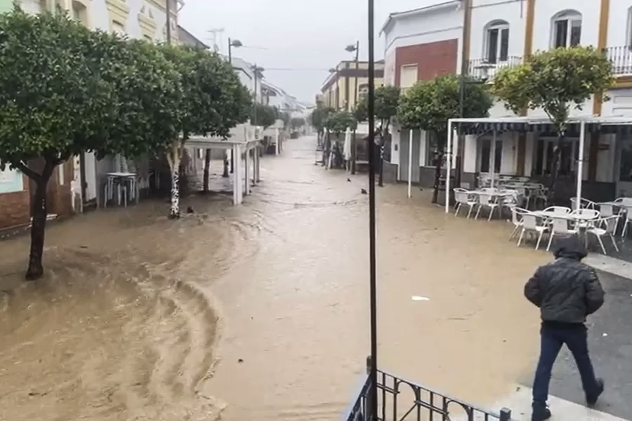 La tormenta Claudia pierde fuerza, pero aún provocará lluvias.