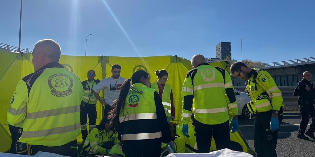 Fallece un motociclista de 25 años tras chocar con un coche en la A-3 cerca de Vicálvaro (Madrid)