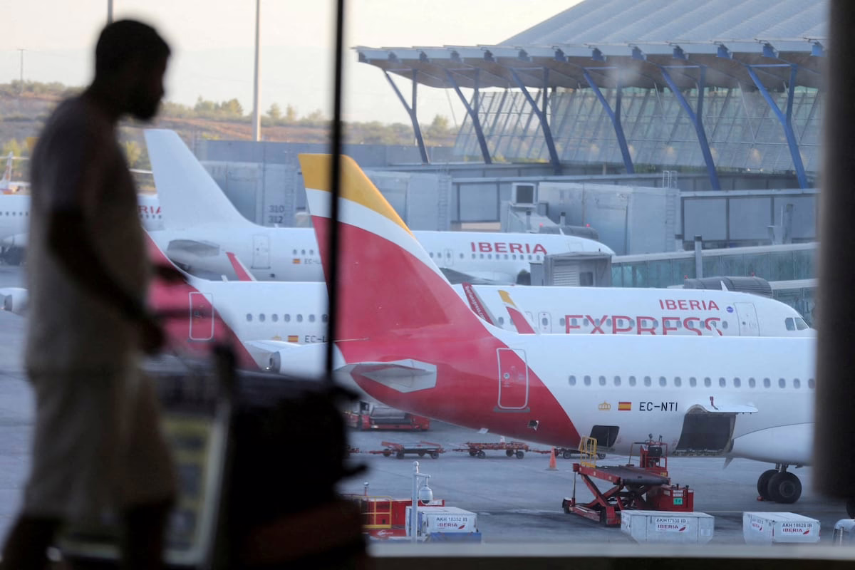 Venezuela anula los permisos de vuelo a Iberia, TAP, Avianca, Latam, Turkish y Gol tras detener sus operaciones en medio del aumento de la tensión militar.