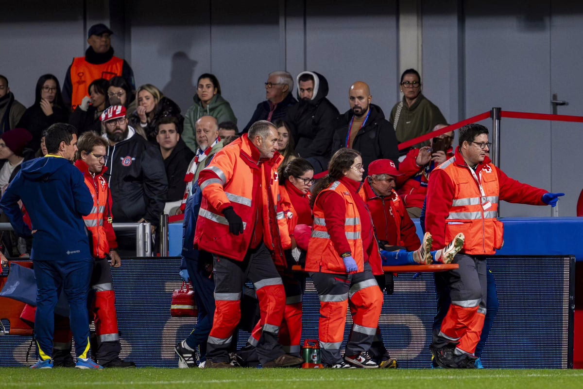 La defensa del Atlético de Madrid Femenino Andrea Medina ingresada en el hospital por un traumatismo en la cabeza.