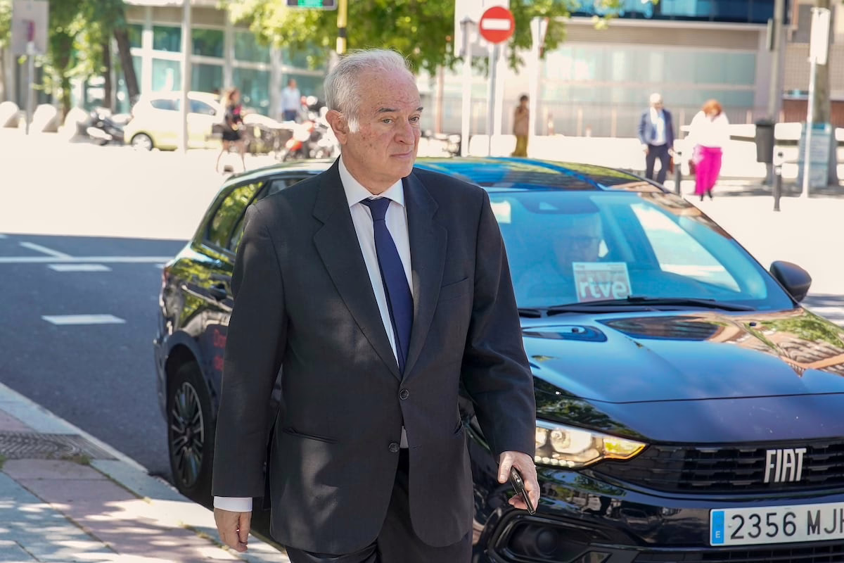 El juez Peinado cierra el caso contra la alta funcionaria de La Moncloa implicada en el 'asunto Begoña Gómez' | España