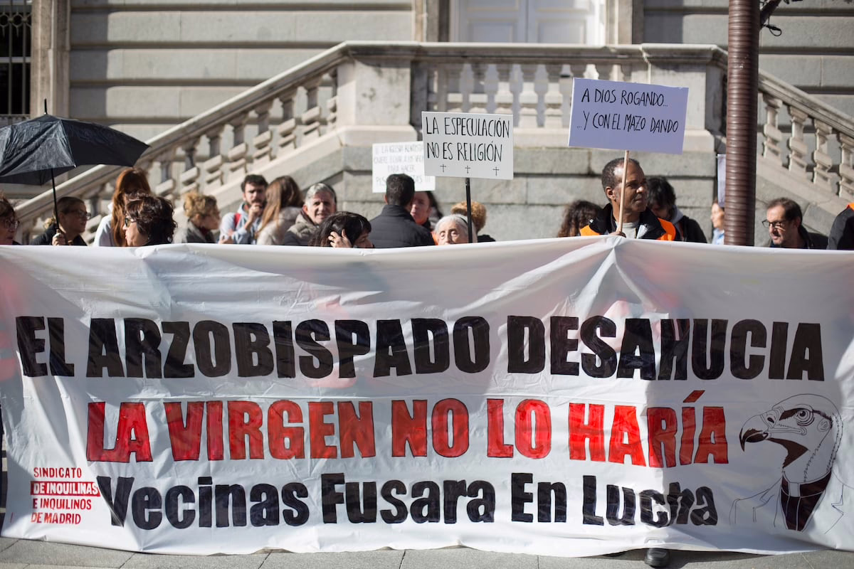 Los residentes impactados por la venta de 13 inmuebles de la Iglesia: "Nos quieren desalojar para darles espacio a turistas" | Noticias de Madrid