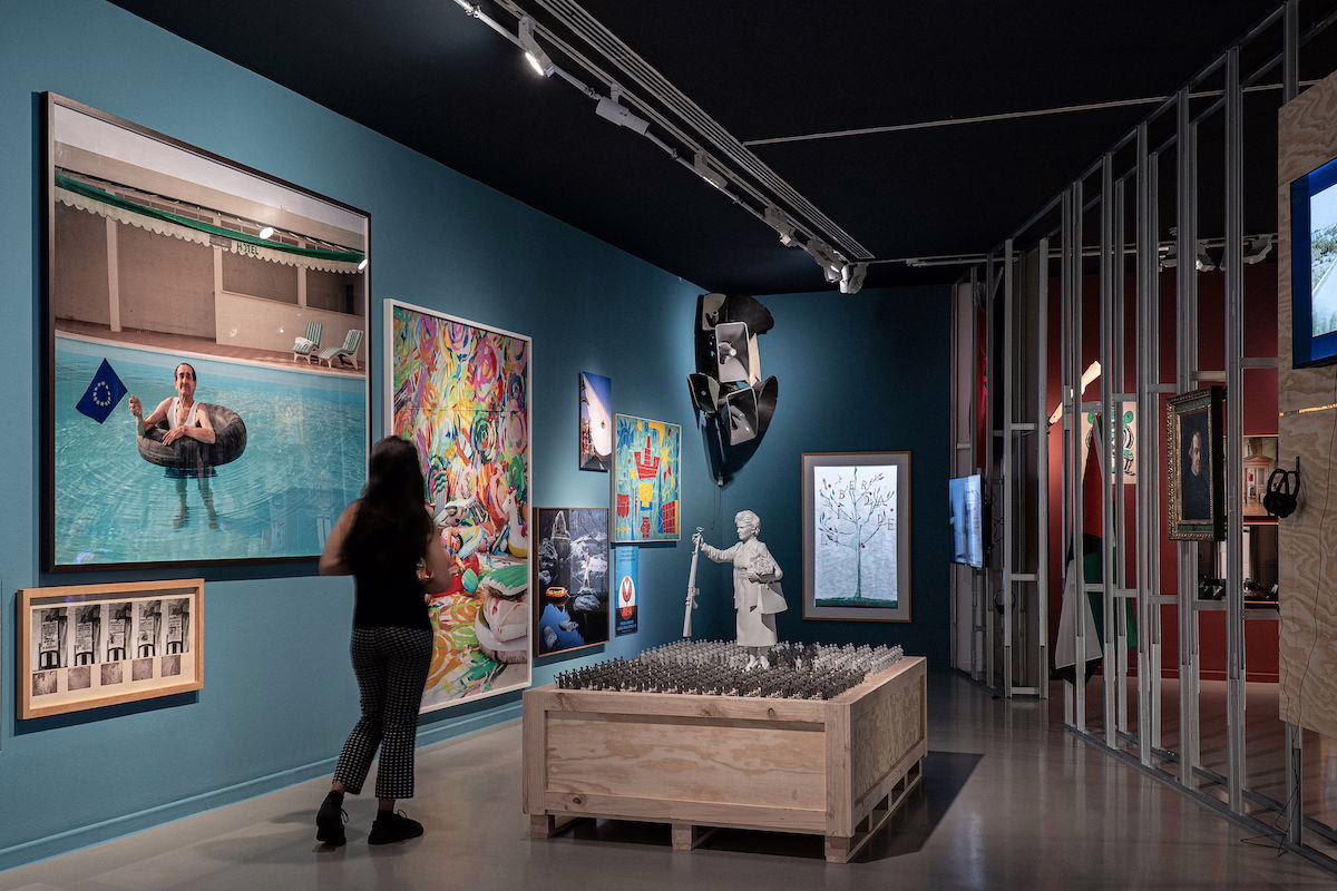 La exposición que conmemora cinco décadas de democracia… (y hace un llamado a protegerla)