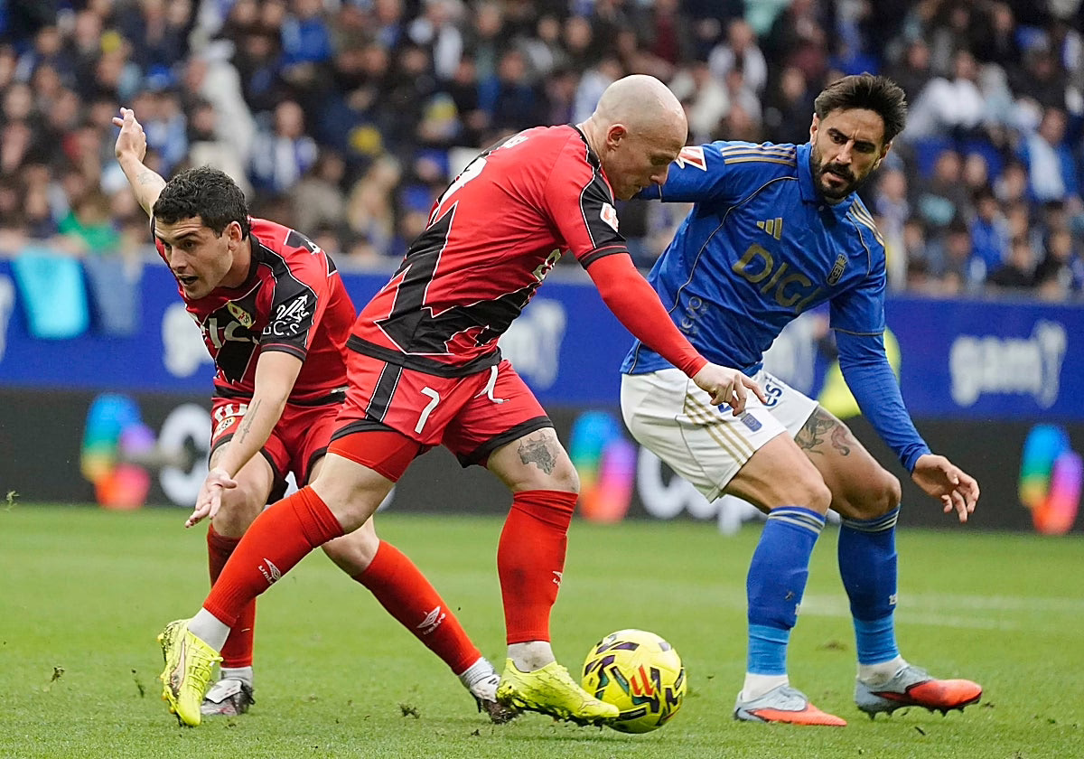 Las dos ausencias clave del Rayo Vallecano para el enfrentamiento con el Valencia.